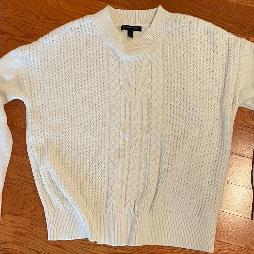 Banana Republic White Cable Knit Sweater‎